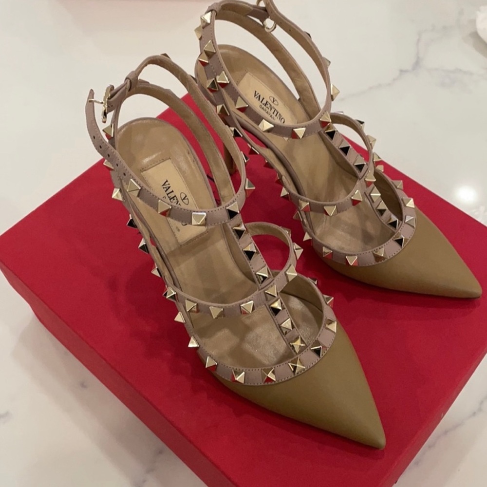 Valentino ROCKSTUD CAGED PUMP heels